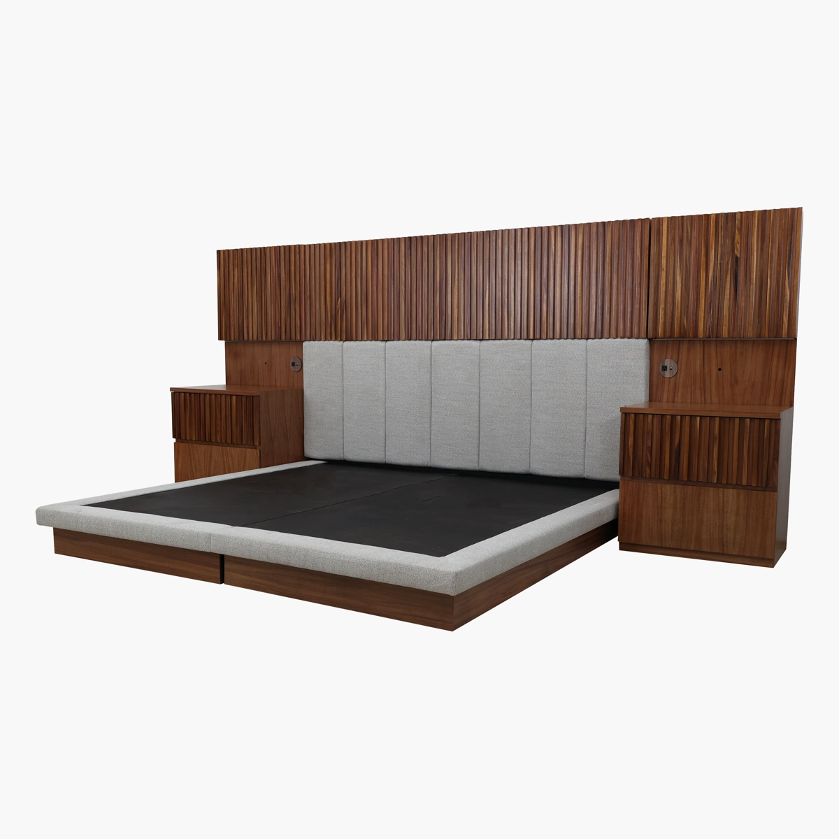Recámara King Size Suecia Parota - Chapa de parota, estructura de madera sólida, tapiz en tono claro y tomas USB...