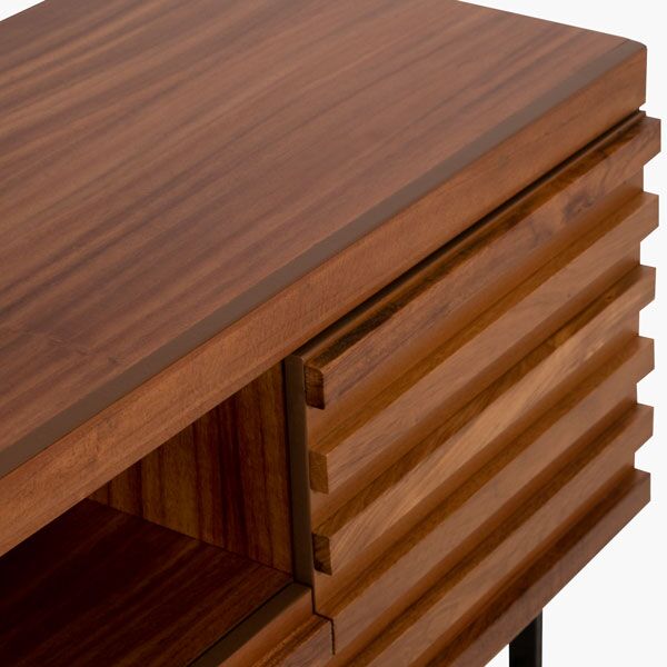 Mesa de TV España 1 - detalle