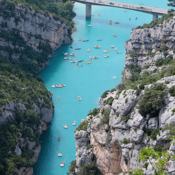 Puente-sobre-el-mar-close-